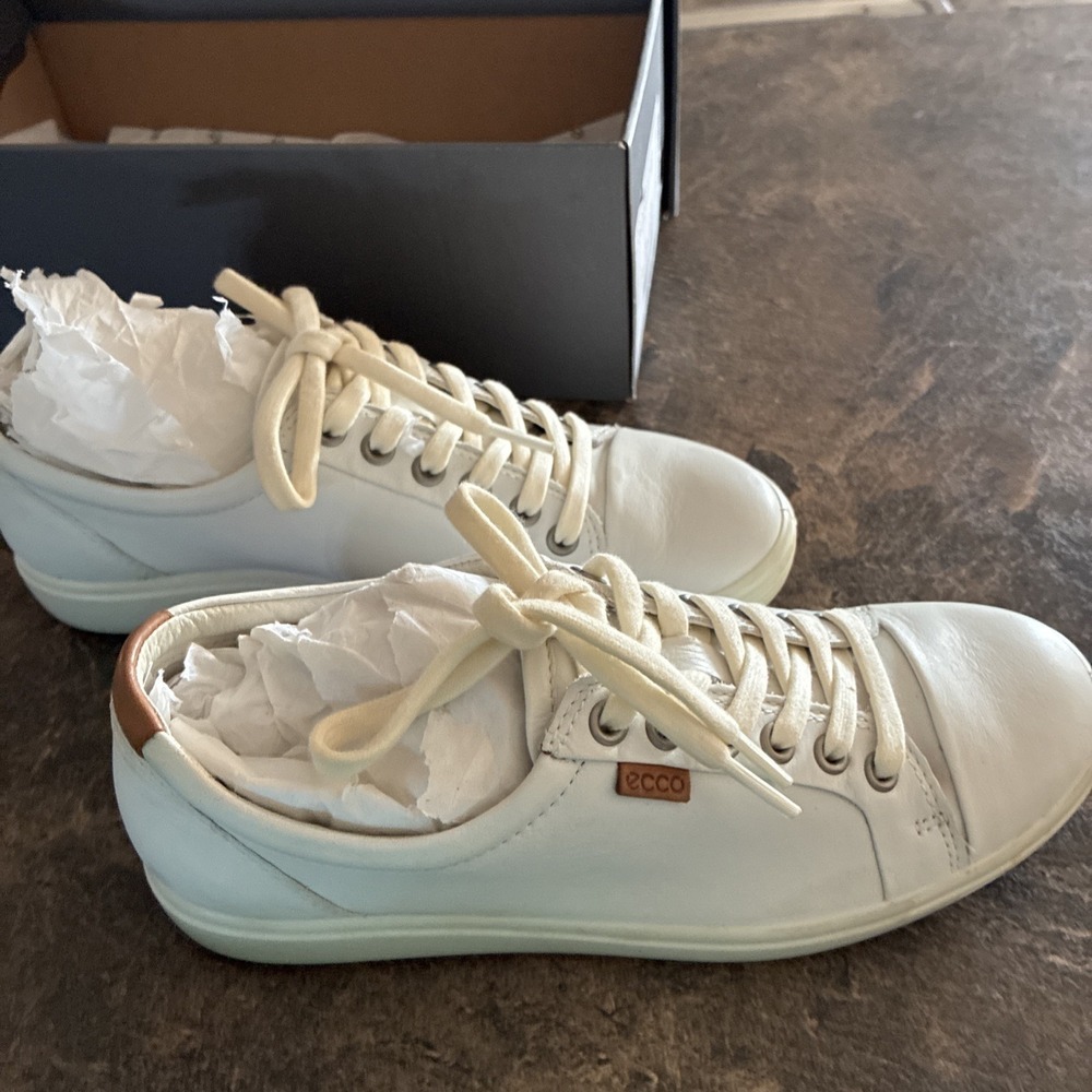 ECCO "Soft 7" Women's Contemporary Genuine Leather Cushioned Sneaker (White) 7.5 - Picture 4 of 8